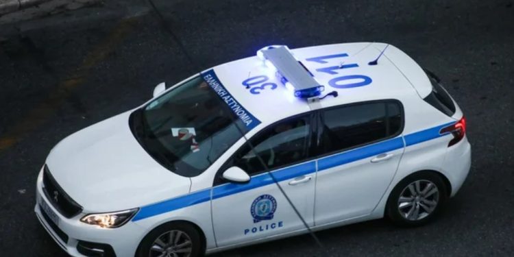 Çmenduri në Greqi, shqiptari nxorri vajzën e mitur jashtë shtëpisë dhe dhunoi gruan