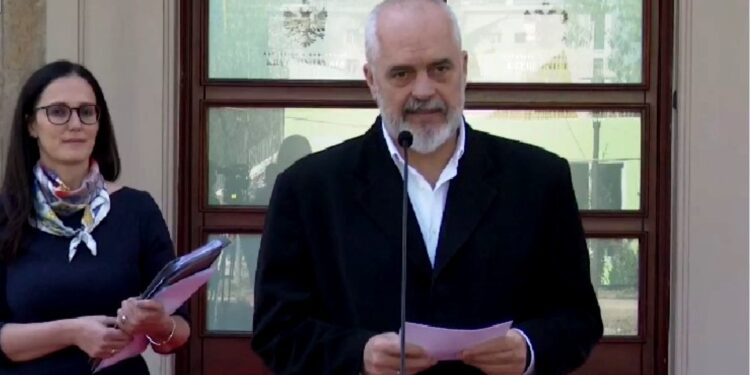 Rama: Paga mesatare do të shkojë 900 euro në harkun e një viti