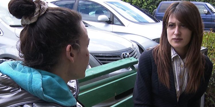 “Gjithë trupi i çarë me majën e thikës”, detaje horror nga pengmarrja e 28-vjeçares në Tiranë