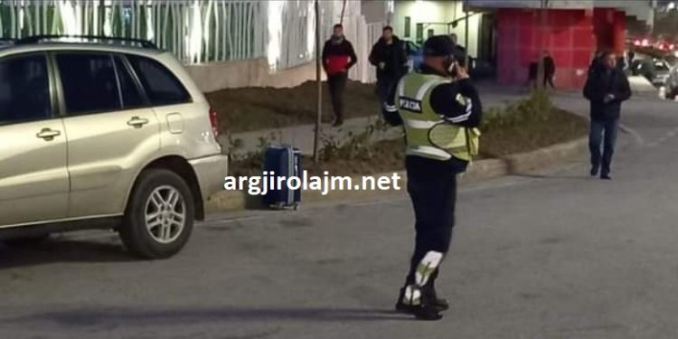 Valixhja e braktisur në Gjirokastër alarmon policinë, sqarohen rrethanat