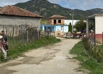 Memaliaj/ Fshati në një tjetër epokë që refuzon kandidatët e 14 majit (VIDEO)