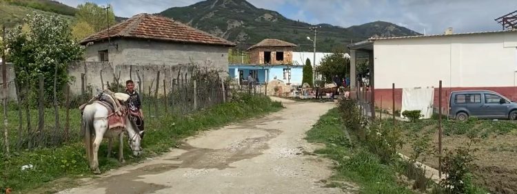 Memaliaj/ Fshati në një tjetër epokë që refuzon kandidatët e 14 majit (VIDEO)