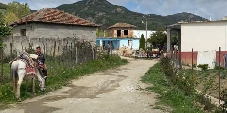 Memaliaj/ Fshati në një tjetër epokë që refuzon kandidatët e 14 majit (VIDEO)
