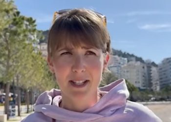 Ende pa nisur sezoni, dyndje turistësh në Sarandë: Jemi të kënaqur me çmimet (VIDEO)