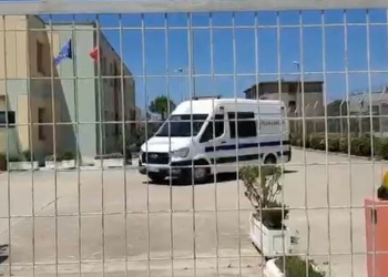 Kush është zyrtari i lartë grek që i shkoi sot në qeli Fredi Belerit