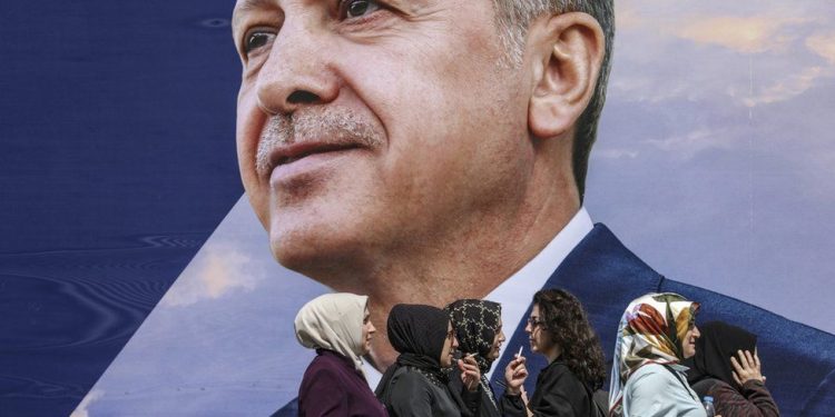 Erdogan fiton zgjedhjet/ Nga shitës limonadash, tek njeriu më i fuqishëm në Turqi