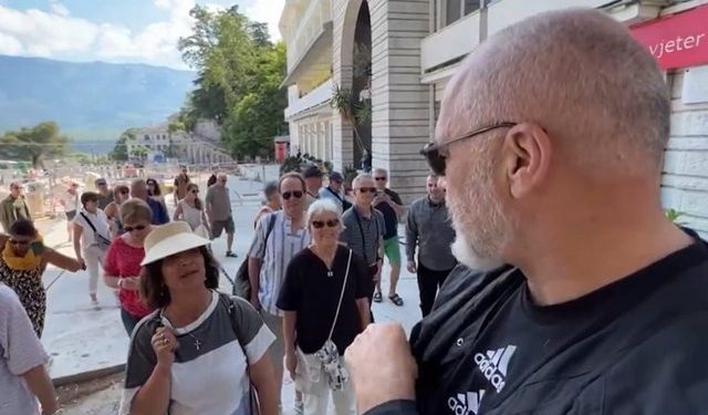 “Jeni ju zoti Rama?” Kryeministri batuta me turistët në Gjirokastër: S’jam atraksion turistik (VIDEO)