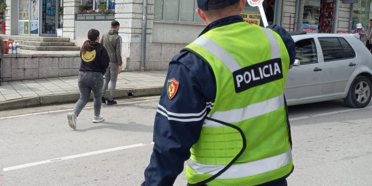 Qindra gjoba e shoferë të ndëshkuar në Gjirokastër, policia tregon bilancin e një jave