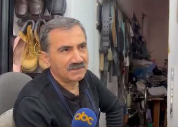 40 vite mbi këpucë – Rrëfehet këpucari më i vjetër i Sarandës: Shishen e ngjitësit kujtim nga komunizmi, e ruaj prej 4 dekadash