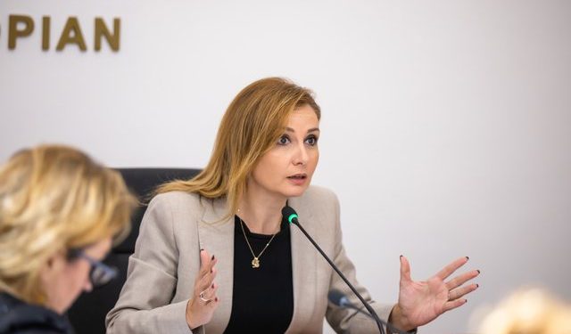 A e votoi Roland Bejkon? Jorida Tabaku s’pranon të përgjigjet