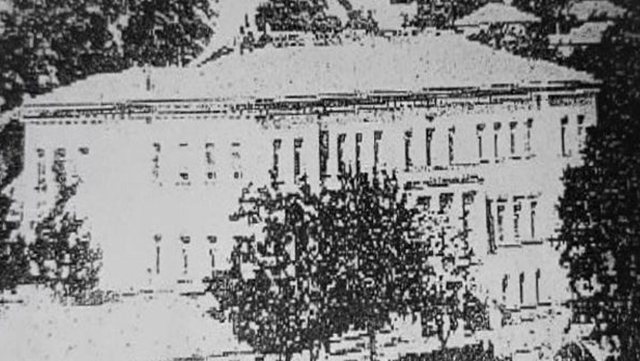 Historia e familjes së pasur gjirokastrite/ E strehuan dhe e mbajtën me para Enver Hoxhën, por ai i masakroi, burgosi e pushkatoi