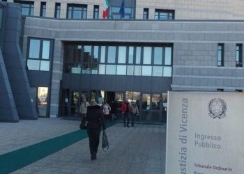 “Do të të vras, do të të ha”/ Kërcënonte dhe dhunonte gruan, kush është i riu shqiptar i arrestuar në Itali? (EMRI)