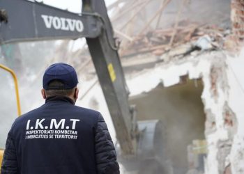 IKMT zbarkon në Dhërmi për prishjen e një lokali pa leje