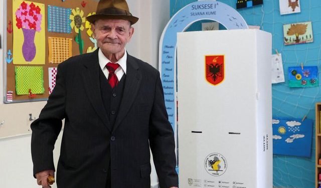 “Nuk jemi naivë”, gazeta greke: Athina nuk do ndihmojë një Tiranë që nuk ndihmon veten!