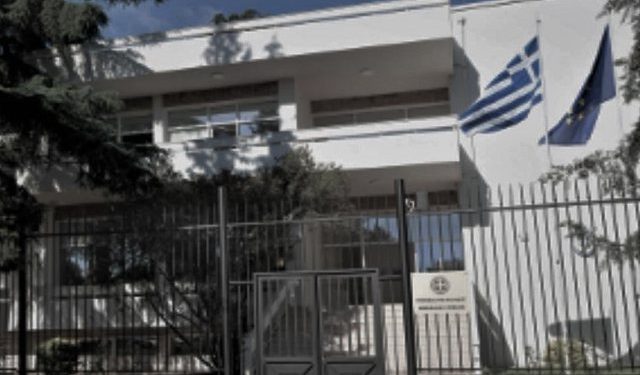 Lidhja e sekretarit të ambasadës greke në Tiranë me infermieren që e kishte futur Sigurimi i Shtetit