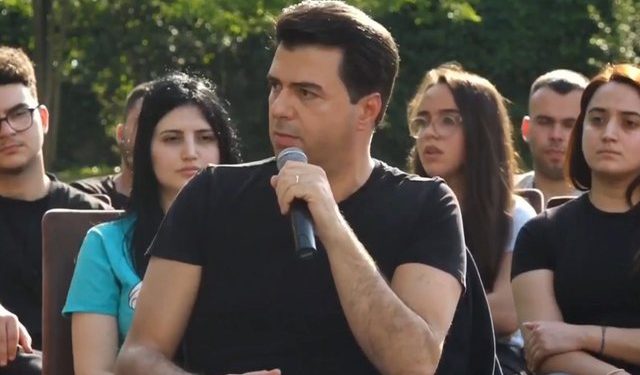 Lulzim Basha nis “Foltoren” e tij: Ja pse u tërhoqa për gati një vit nga politika