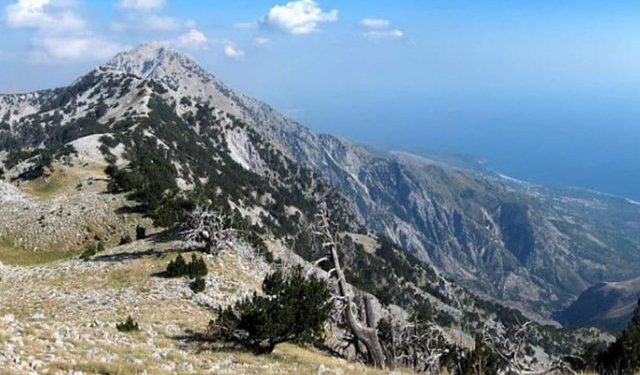 Humbën rrugën në malet e Dukatit, policia iu vjen në ndihmë 2 turistëve anglezë