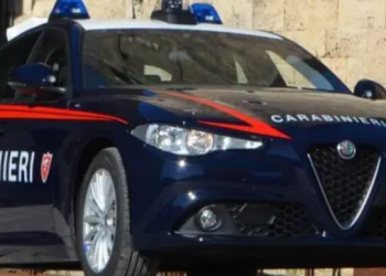 E rëndë/ Shqiptari qëllon me thikë gruan para vajzës së tyre të mitur