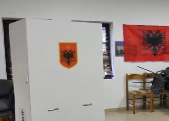 Gjirokastër/Mbi 20 qendra votimi probleme me pajisjen, mungon operatori