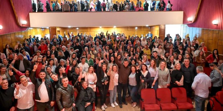 Flamur Golemi mbledh stafin e bashkisë: Pas çdo pune e suksesi në Gjirokastër jeni ju. Më e mira është ende përpara!