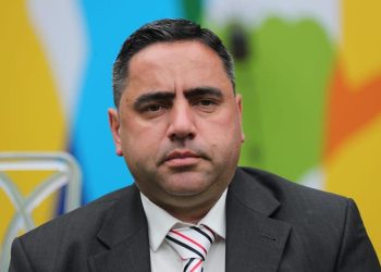 Shërbim funeral falas, kandidati i PD në Libohovë shpjegon premtimin: Unë do të jem një ndihmë e shtuar për të lehtësuar sadopak çdo lloj dhimbjeje