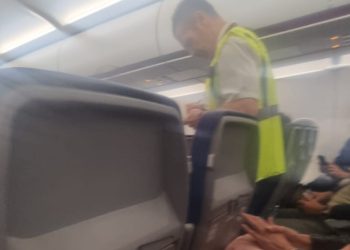 Tjetër skandal me fluturimet e WizzAir, vonohet mbi 2 orë linja Madrid-Tiranë, kërcënohen pasagjerët nëse filmojnë (VIDEO)