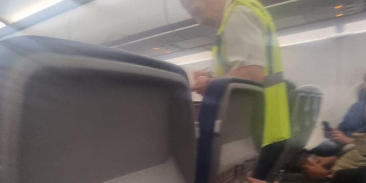 Tjetër skandal me fluturimet e WizzAir, vonohet mbi 2 orë linja Madrid-Tiranë, kërcënohen pasagjerët nëse filmojnë (VIDEO)