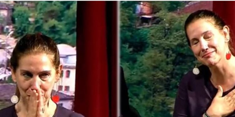 Mirela Kumbaro përlotet pas falenderimit që i bëri Edi Rama në Gjirokastër: Pa të s’do ishim kaq të buzëqeshur sot