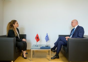 Beleri në burg, Dendias takon Olta Xhaçkën në Bruksel