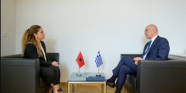 Beleri në burg, Dendias takon Olta Xhaçkën në Bruksel