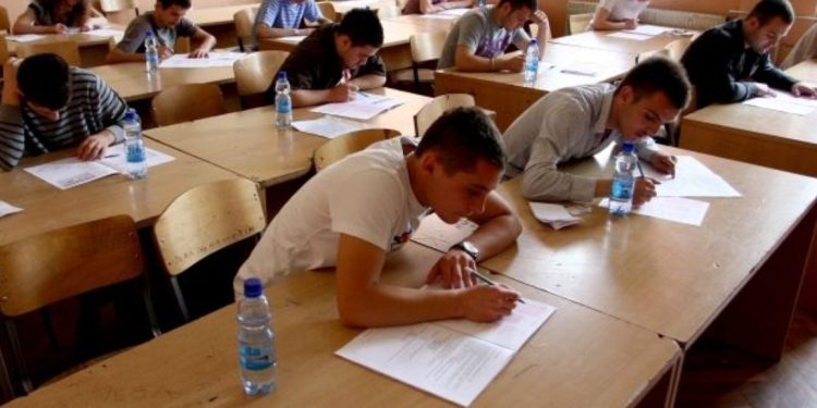 Nesër provimi i parë i maturës, gjimnazistët do të monitorohen me kamera