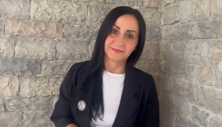 “Po u martova e dua burrin si Luizi”, gazetaren nga Gjirokastra e pushojnë nga puna: Pas ekranit të RTSH fshihen njerëz të vegjël. U morën me “skandalin” tim dhe harruan vjedhjet me tendera e bindjen e verbër ndaj politikanëve (VIDEO)