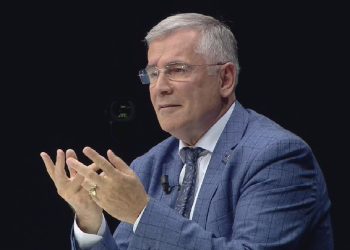 Deputetët votojnë për të rritur pagat e tyre. Një turp i madh!