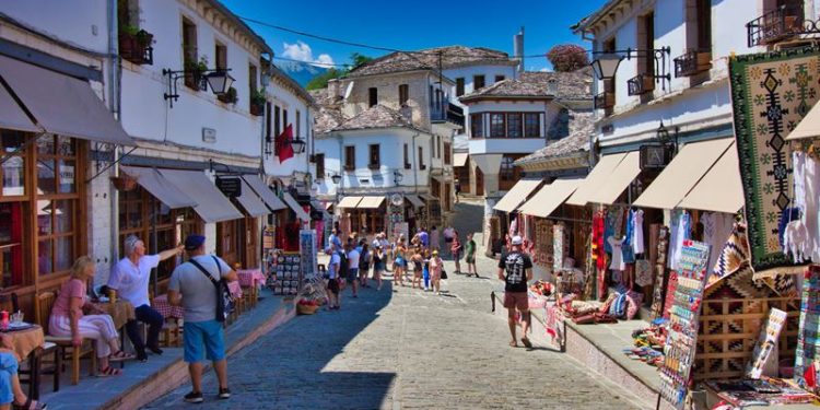 INSTAT: 1.7 milionë të huaj vizituan Shqipërinë në 4 muajt e parë të 2023