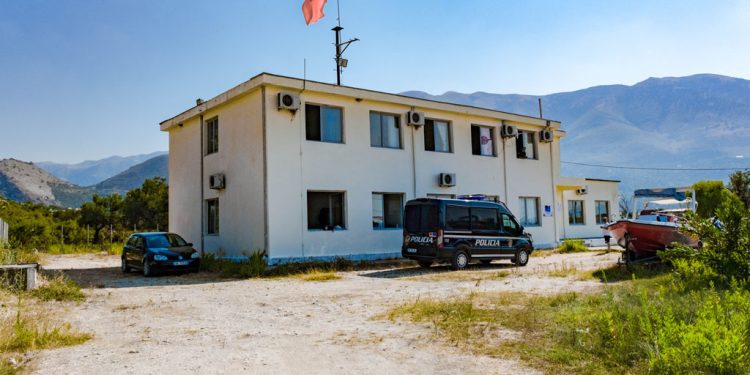 Mbante pistoletë me vete në zonën e bregdetit, arrestohet 38-vjeçari në Borsh (VIDEO)