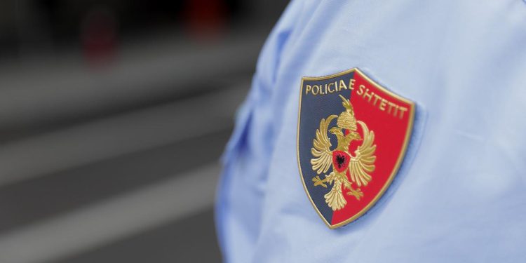 Godet Prokuroria e Gjirokastrës, 8 të arrestuar për mashtrimet me Call Center