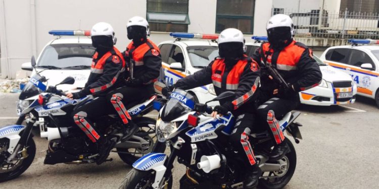 I morën 100 euro shoferit, arrestohen dy policët e “Shqiponjës” (Emrat)