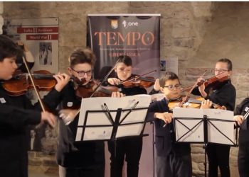 Muzikë klasike e tinguj pianoje në kalanë e Gjirokastrës! Mbi 200 artistë shqiptarë e të huaj, pjesë e konkursit ‘tempo’ (VIDEO)