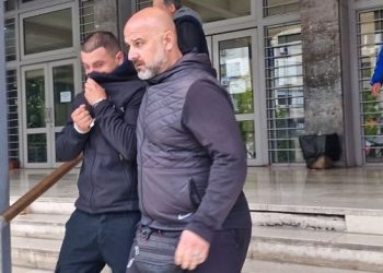 Gjithçka për një fanellë futbolli: Shqiptari dhunon barbarisht të miturin në Greqi