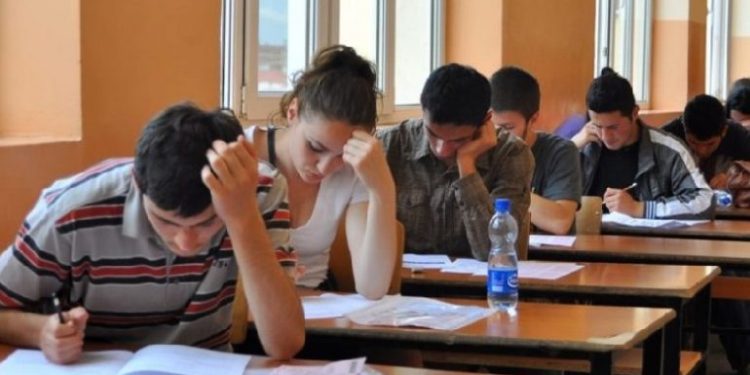 Publikohet teza e anglishtes 30 minuta pas nisjes së provimit