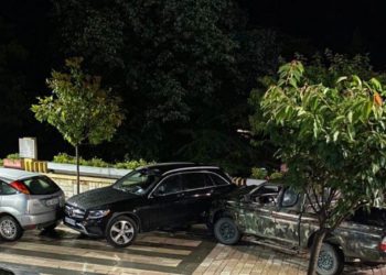 Aksident në Përmet, i riu humb kontrollin e mjetit dhe përplaset me 3 makina