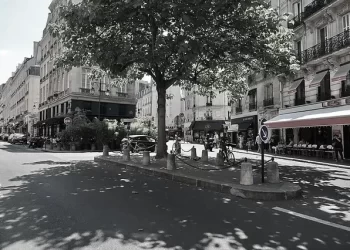 “Enver Hoxha, në hotelin ‘La Princesse’ erdhi me një grua në limuzinë". Dëshmia e ish-studentit të Francës