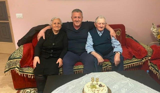 Agron Llakaj humb të atin: Ah mor babë, s’mendova se do të puthja për herë të fundit