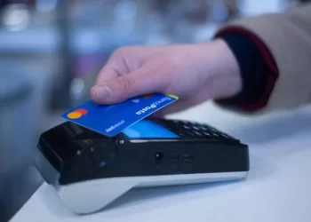 vjedhje, nene e bije, itali, karta e kreditit