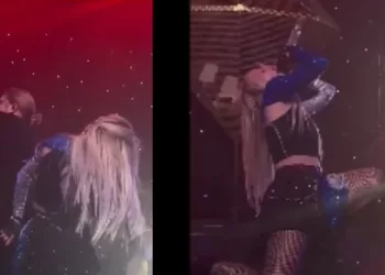 Pas Bebe Rexhës e pëson edhe Ava Max, këngëtarja shqiptare goditet me shpullë nga fansi në mes të skenës (VIDEO)