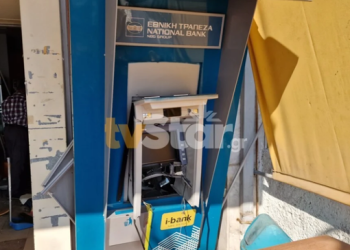 Grabitësit hedhin në erë bankomatin në Greqi për të marrë paratë, tmerrohen banorët (VIDEO)