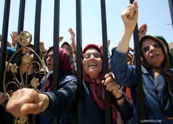 Kush i paguan muxhahidinët e Manzës? Ja çfarë dihet për financimin e MEK-ut!