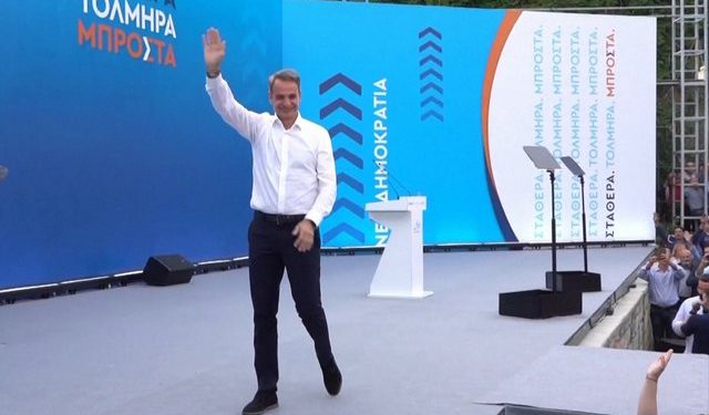 Mitsotakis “bëhet” mbret, tani mund të qeverisë Greqinë i vetëm