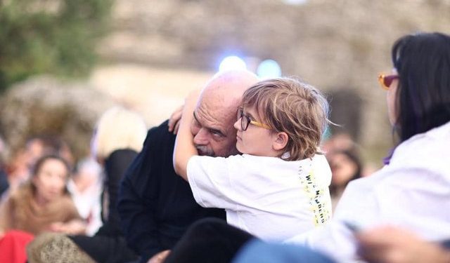 Rama përqafuar me Zahon në kalanë e Gjirokastrës (FOTO)