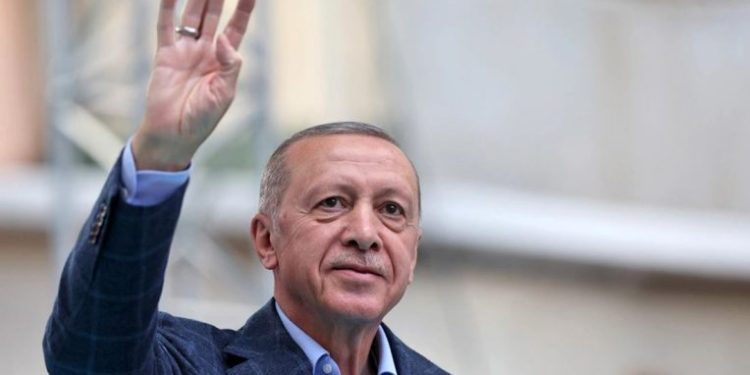 Erdogan betohet si president i Turqisë edhe për një mandat 5-vjeçar